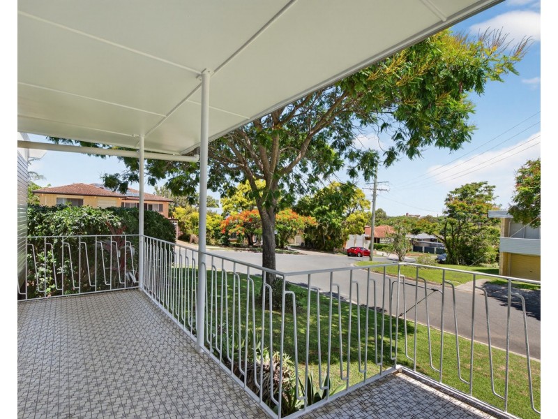 1 Pacific Street, Chermside West QLD 4032