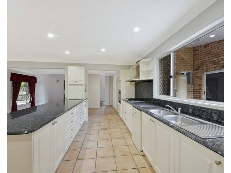 2 Silkyoak Way, Albany Creek QLD 4035