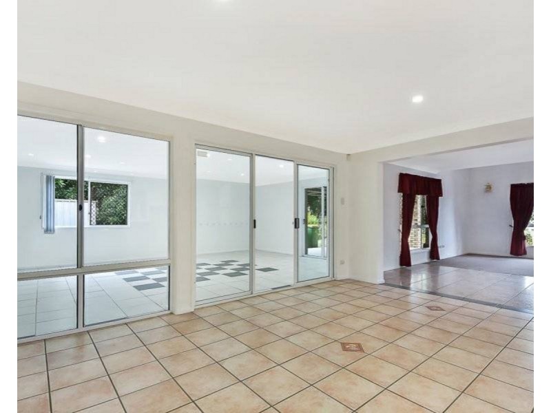 2 Silkyoak Way, Albany Creek QLD 4035