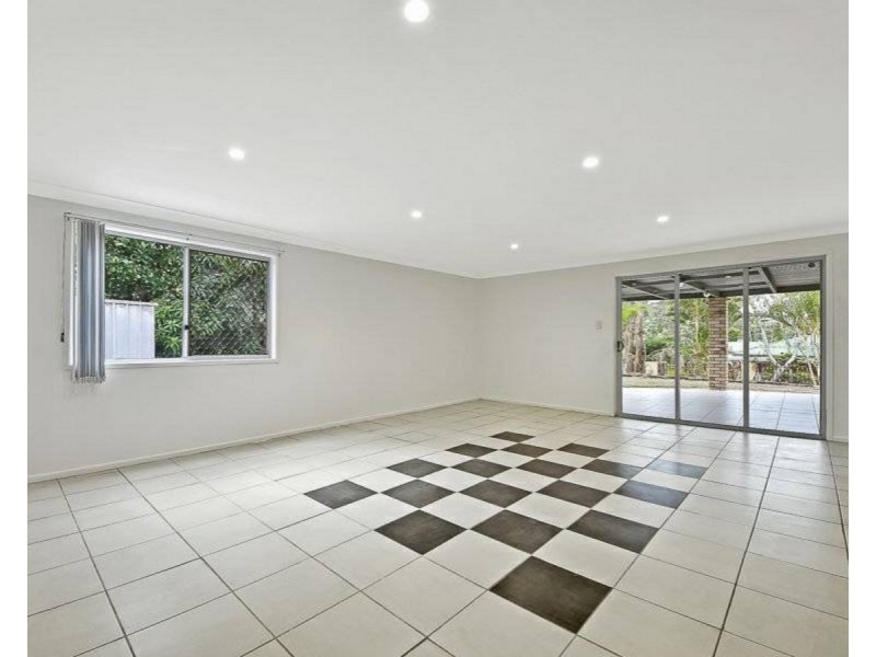 2 Silkyoak Way, Albany Creek QLD 4035