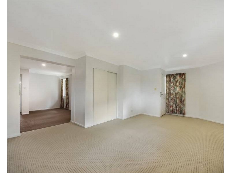 2 Silkyoak Way, Albany Creek QLD 4035