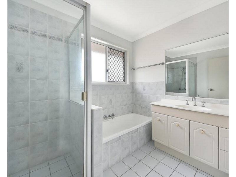 2 Silkyoak Way, Albany Creek QLD 4035