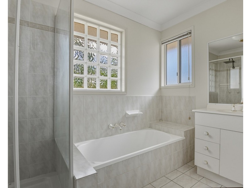 9 Ford Close, Mcdowall QLD 4053