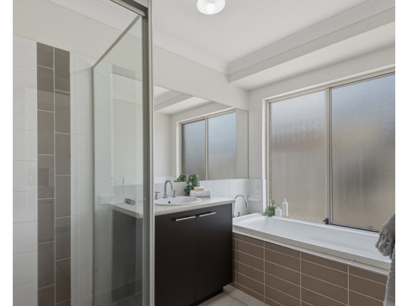 116 Kurrajong Drive, Warner QLD 4500