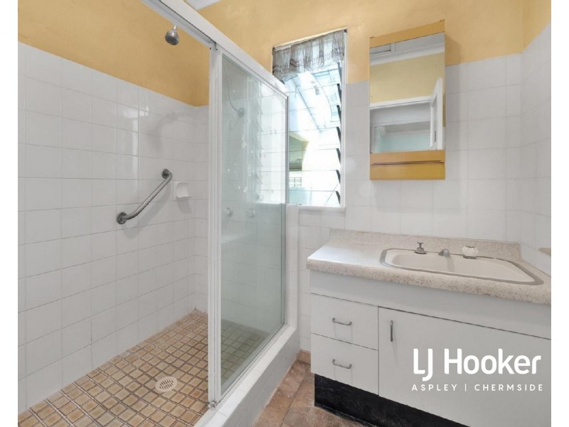 8 Ballantine Street, Chermside QLD 4032