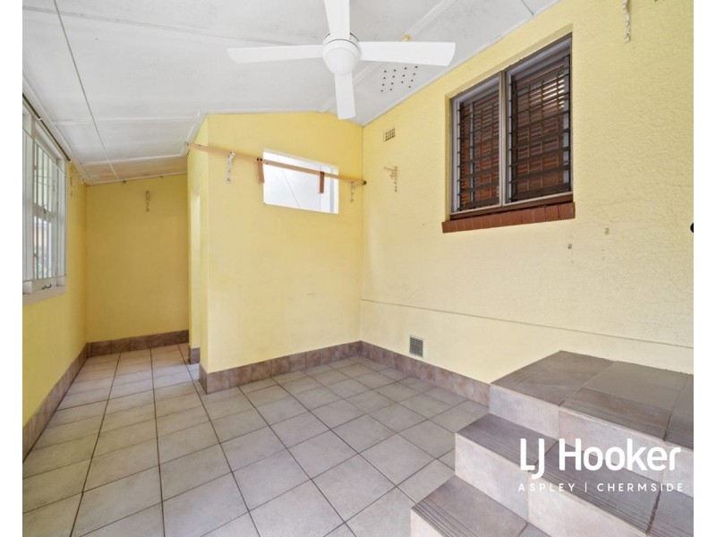 8 Ballantine Street, Chermside QLD 4032