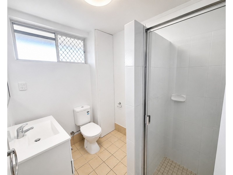 2/61 Wallace Street, Chermside QLD 4032