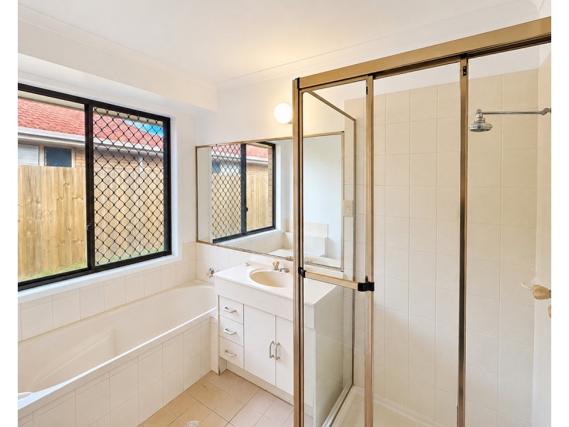 8 Applegum Place, Fitzgibbon QLD 4018