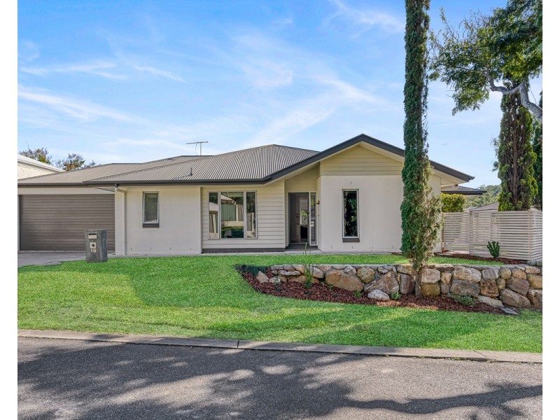 18 Hillside Circuit, Chermside West QLD 4032