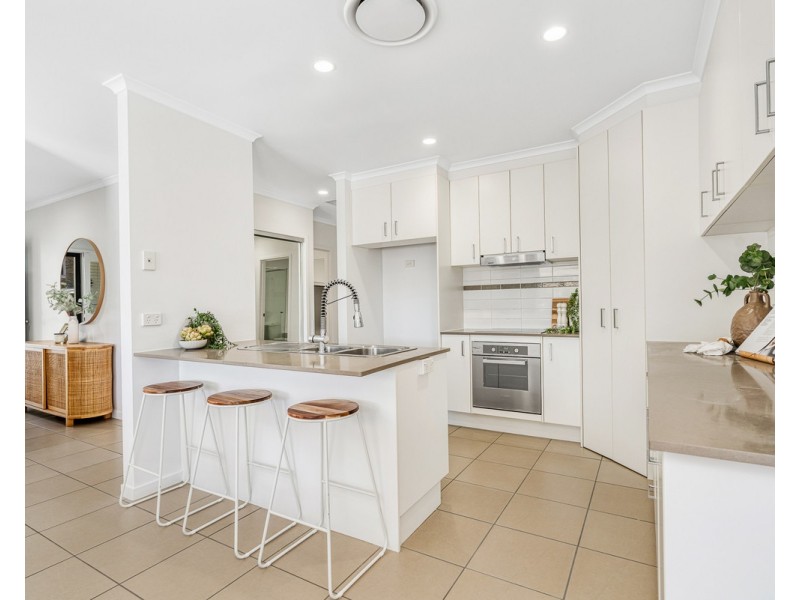 18 Hillside Circuit, Chermside West QLD 4032
