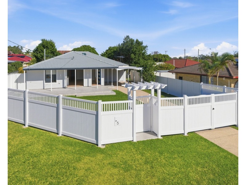 5 Farm Court, Redcliffe QLD 4020