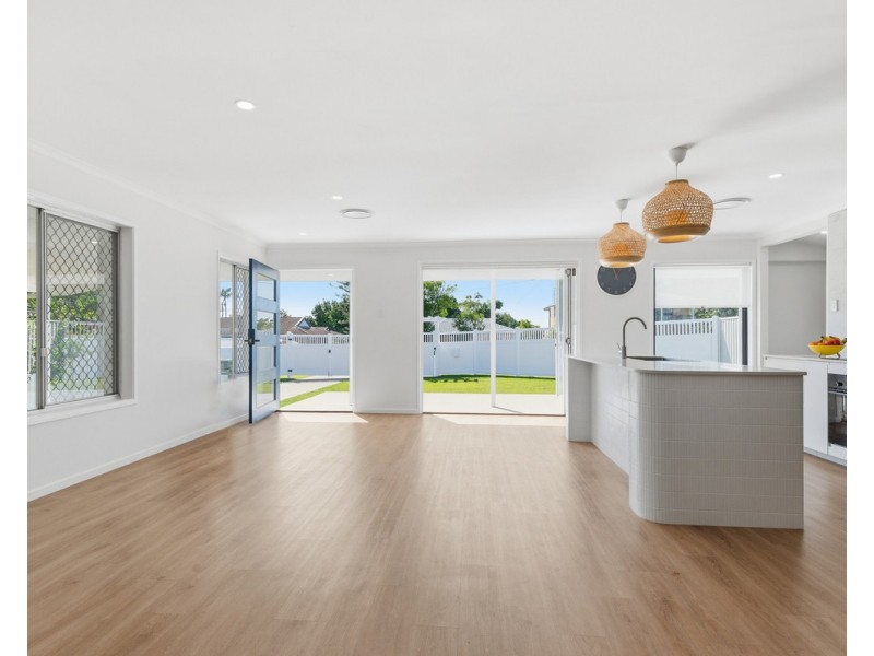 5 Farm Court, Redcliffe QLD 4020