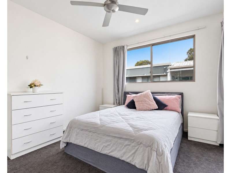 2/8 Palmerston Lane, Fitzgibbon QLD 4018