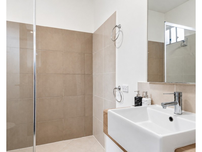 2/8 Palmerston Lane, Fitzgibbon QLD 4018