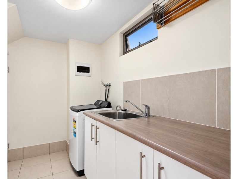 2/8 Palmerston Lane, Fitzgibbon QLD 4018