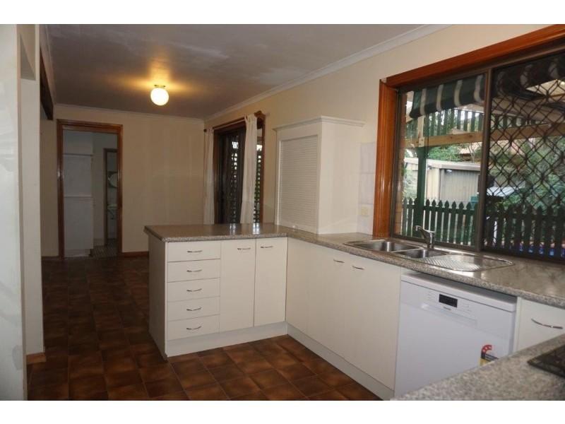 14 Jeannette Avenue, Springwood QLD 4127