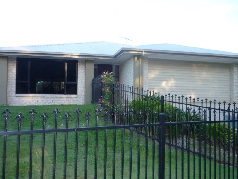 13 Innes Close, Parkinson QLD 4115
