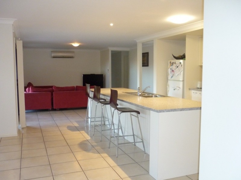 13 Innes Close, Parkinson QLD 4115