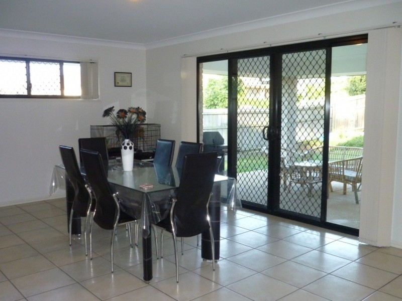13 Innes Close, Parkinson QLD 4115