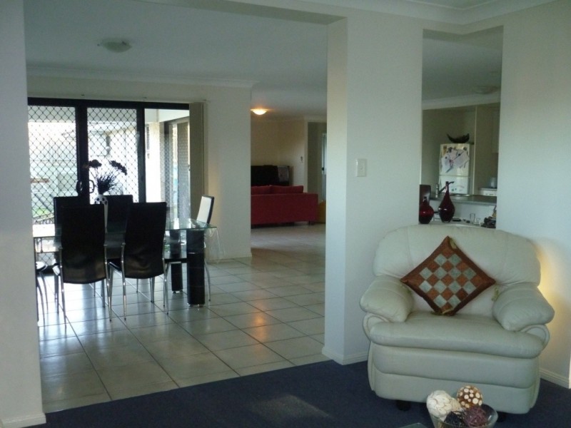 13 Innes Close, Parkinson QLD 4115