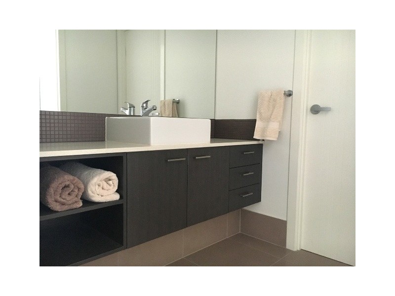 22 Long Island Drive, Windaroo QLD 4207