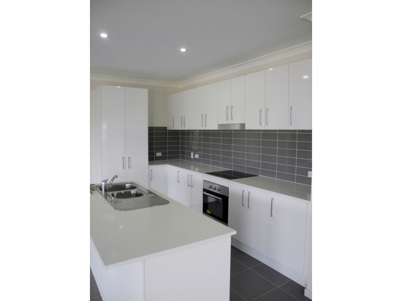 11 Undarra Street, Pimpama QLD 4209