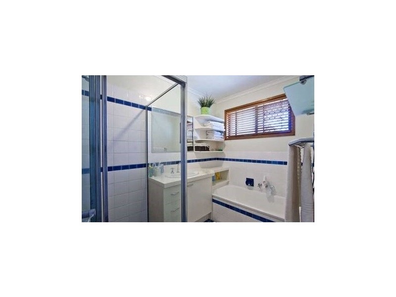 42 Thoms Crescent, Mount Warren Park QLD 4207