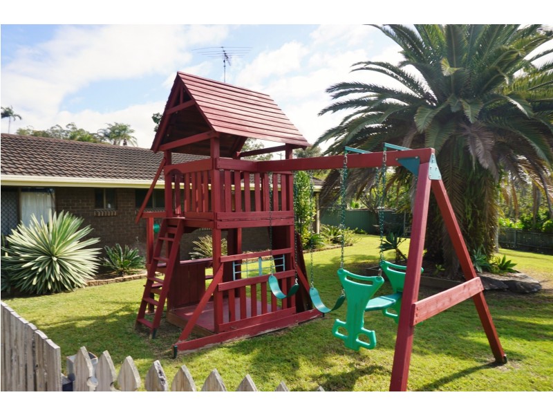 42 Thoms Crescent, Mount Warren Park QLD 4207