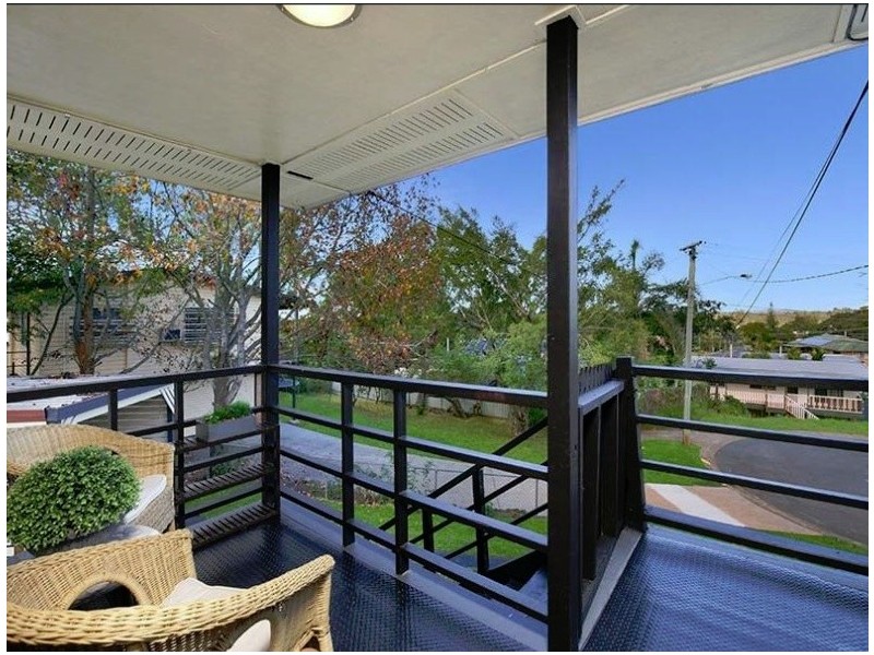 6 Perth Street, Kingston QLD 4114