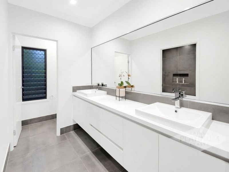 13 Megalong Close, Smithfield QLD 4878