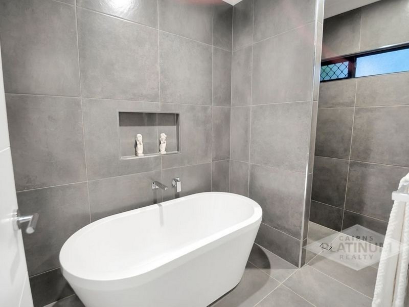 13 Megalong Close, Smithfield QLD 4878
