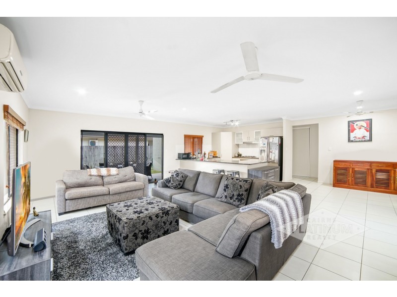 8 Montalbion Avenue, Trinity Park QLD 4879