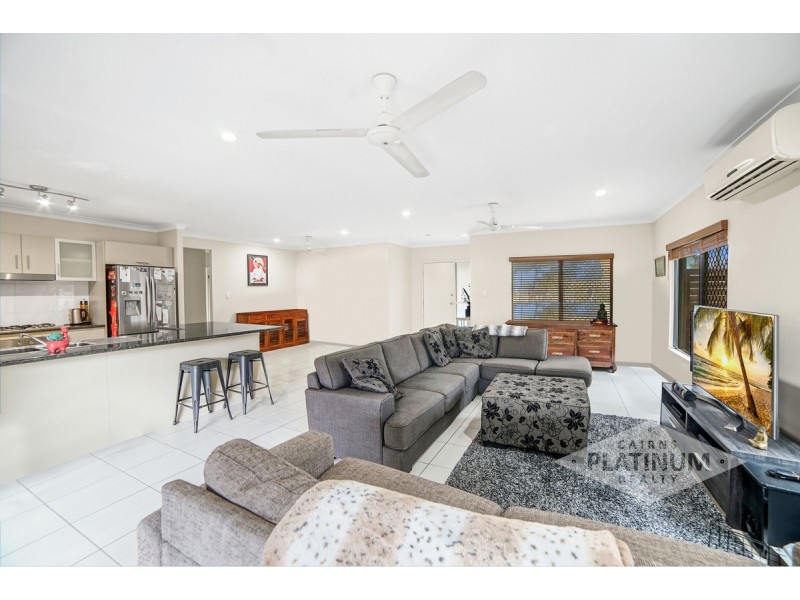 8 Montalbion Avenue, Trinity Park QLD 4879