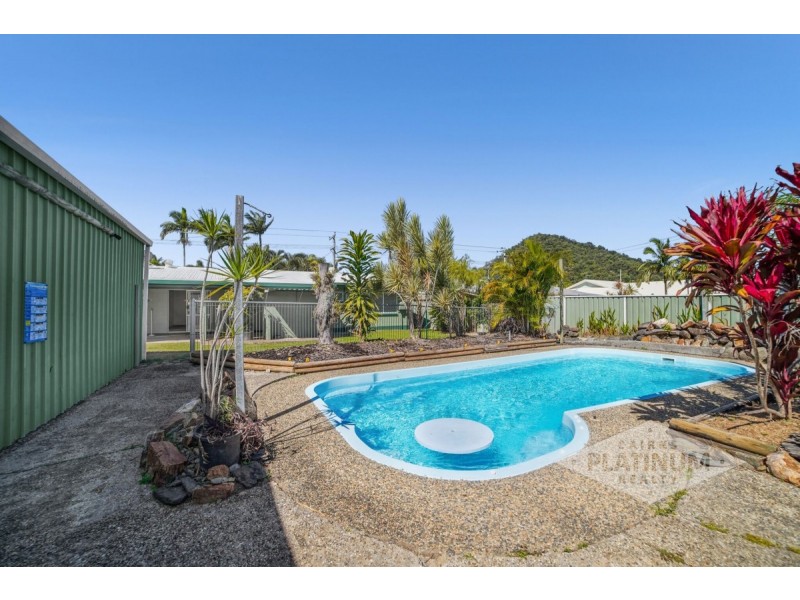 5 Periwinkle Avenue, Trinity Beach QLD 4879
