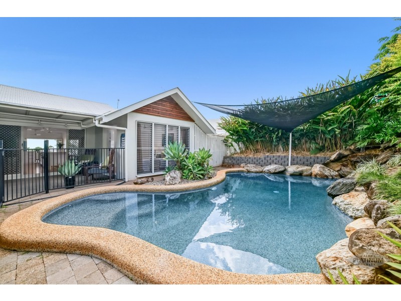 1 Rosemont Court, Mooroobool QLD 4870