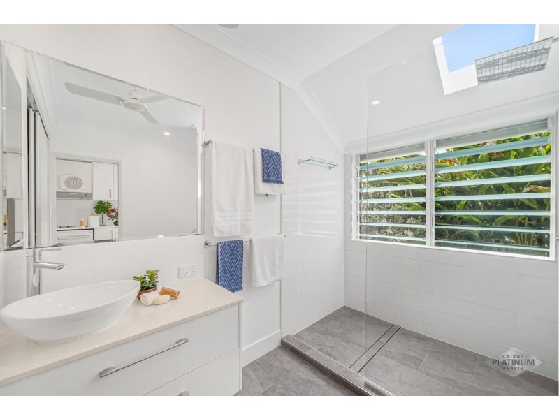 1 Rosemont Court, Mooroobool QLD 4870