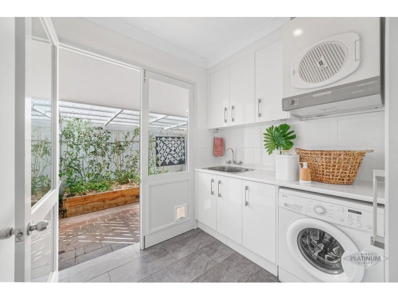 1 Rosemont Court, Mooroobool QLD 4870