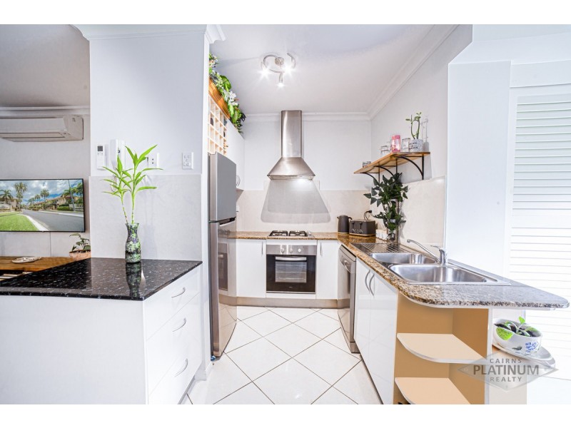 1018/2-10 Greenslopes Street, Cairns North QLD 4870