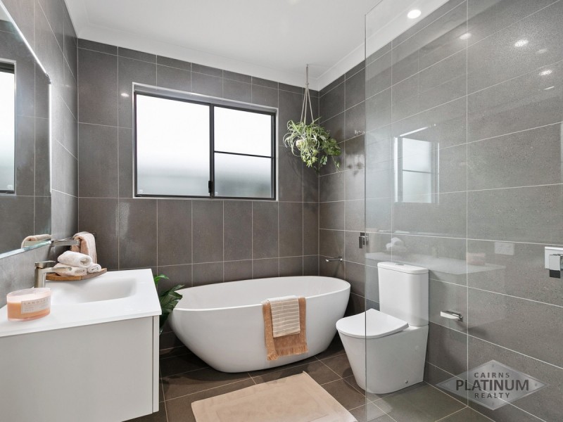 5 Master Circuit, Trinity Beach QLD 4879