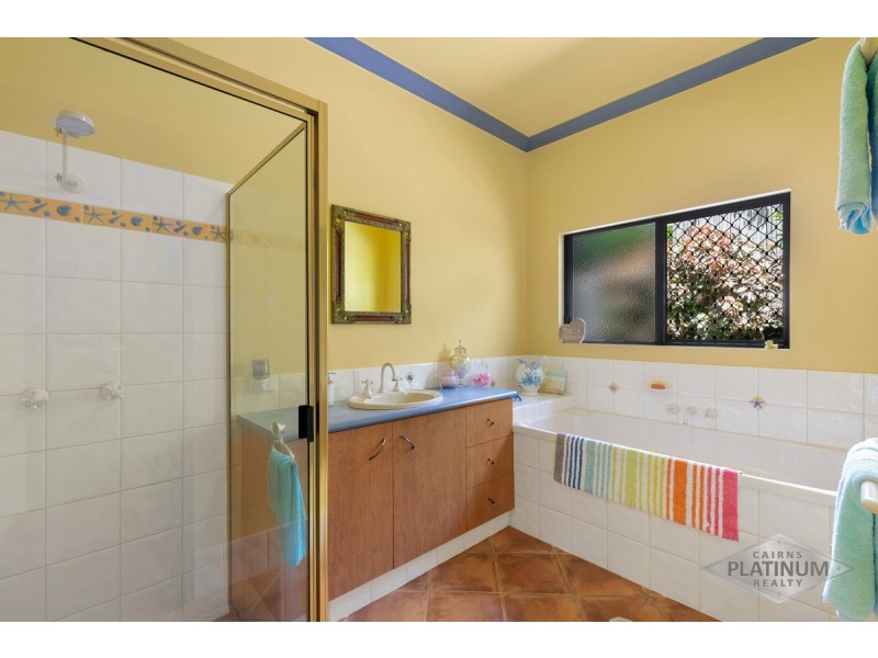 5 Barrier Close, Clifton Beach QLD 4879