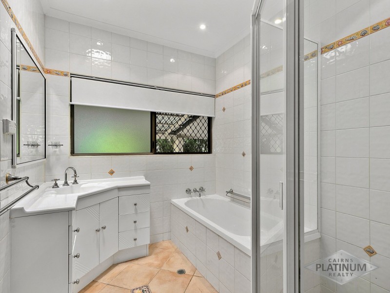 8 Summertime Close, Trinity Park QLD 4879