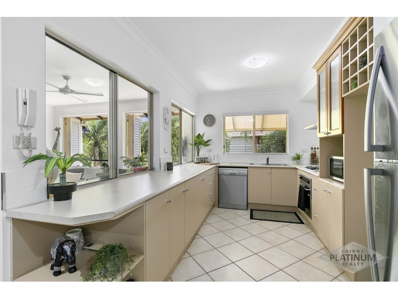 916/2-10 Greenslopes Street, Cairns North QLD 4870