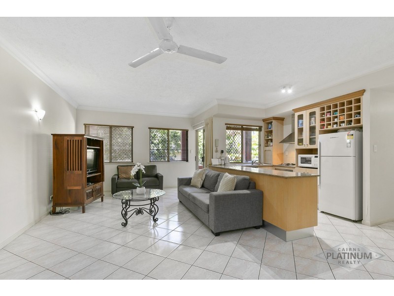 1108/2 Greenslopes Street, Cairns North QLD 4870