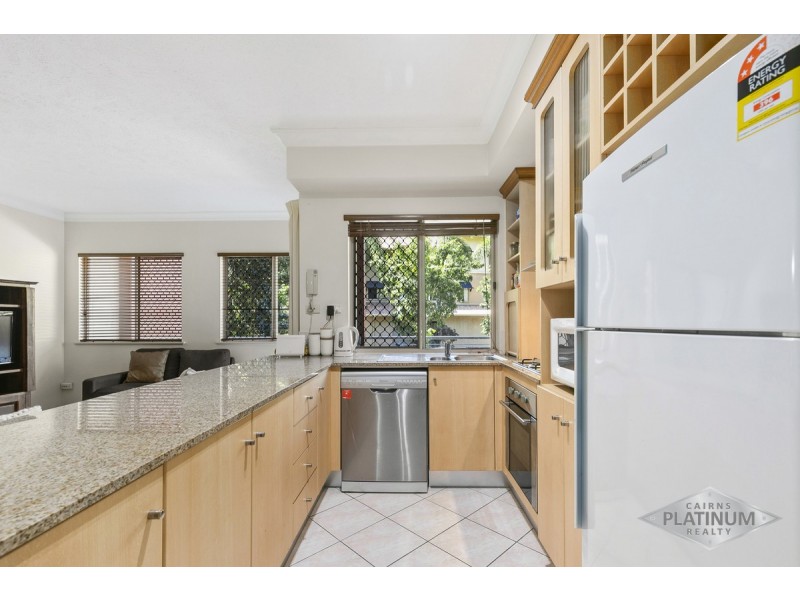 1108/2 Greenslopes Street, Cairns North QLD 4870