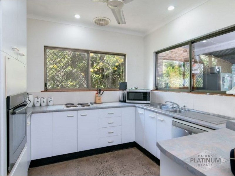 1 Kerryanne Close, Smithfield QLD 4878