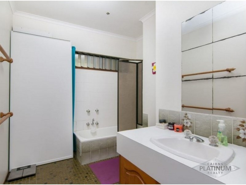 1 Kerryanne Close, Smithfield QLD 4878