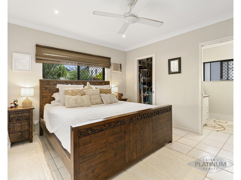 17 Macarthur Close, Palm Cove QLD 4879