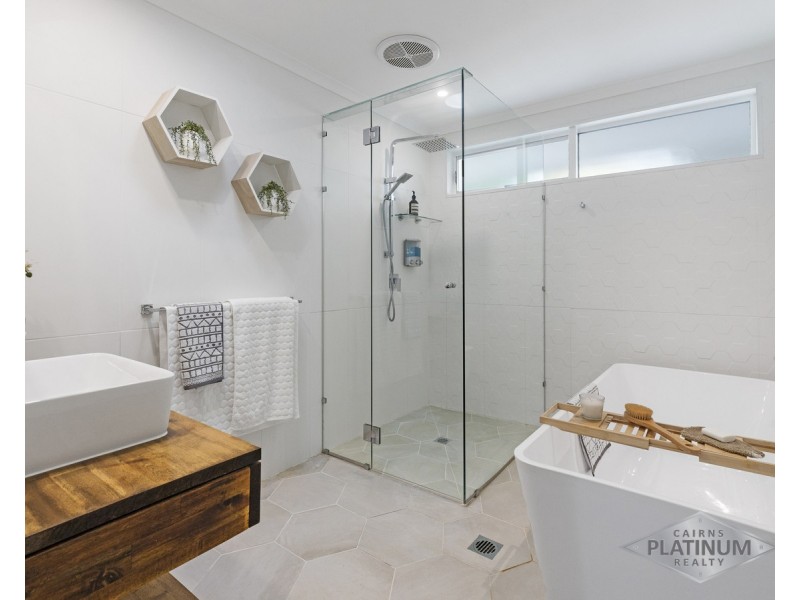 1 Hood Street, Trinity Park QLD 4879