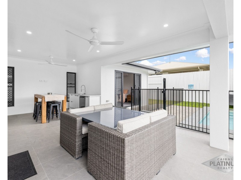 9 Wattledale Bend, Trinity Beach QLD 4879