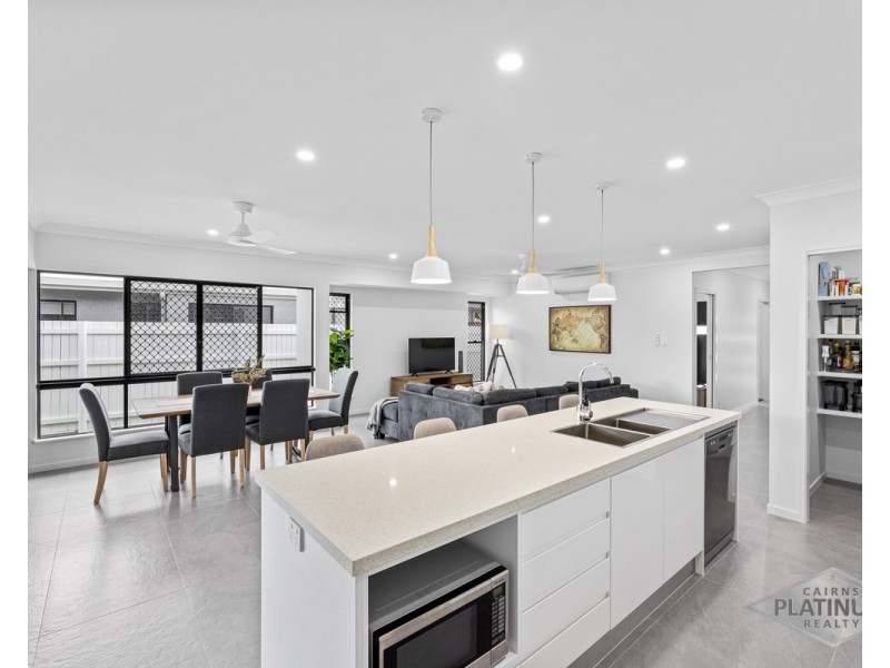 9 Wattledale Bend, Trinity Beach QLD 4879